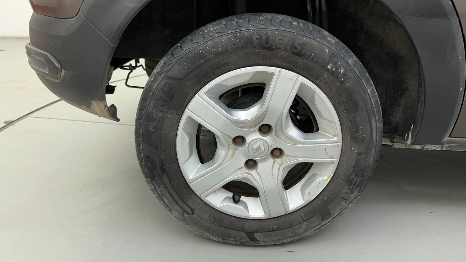 Used 2022 Renault Triber Limited Edition Petrol Manual tyres RIGHT REAR TYRE RIM VIEW