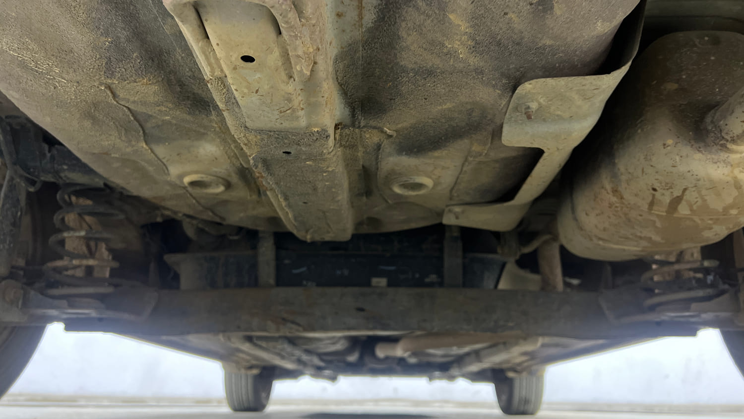Used 2016 Hyundai Xcent SX 1.2 (O) Petrol Manual extra REAR UNDERBODY VIEW (TAKEN FROM REAR)