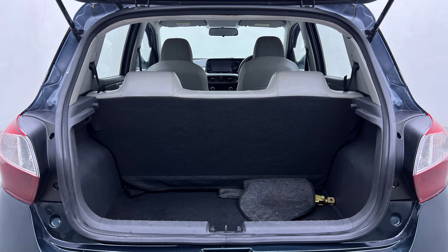 Used 2020 Hyundai Grand i10 Nios Sportz AMT 1.2 Kappa VTVT Petrol Automatic interior DICKY INSIDE VIEW