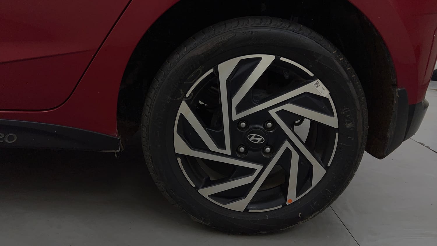 Used 2024 Hyundai New i20 Asta (O) 1.2 IVT Petrol Automatic tyres LEFT REAR TYRE RIM VIEW