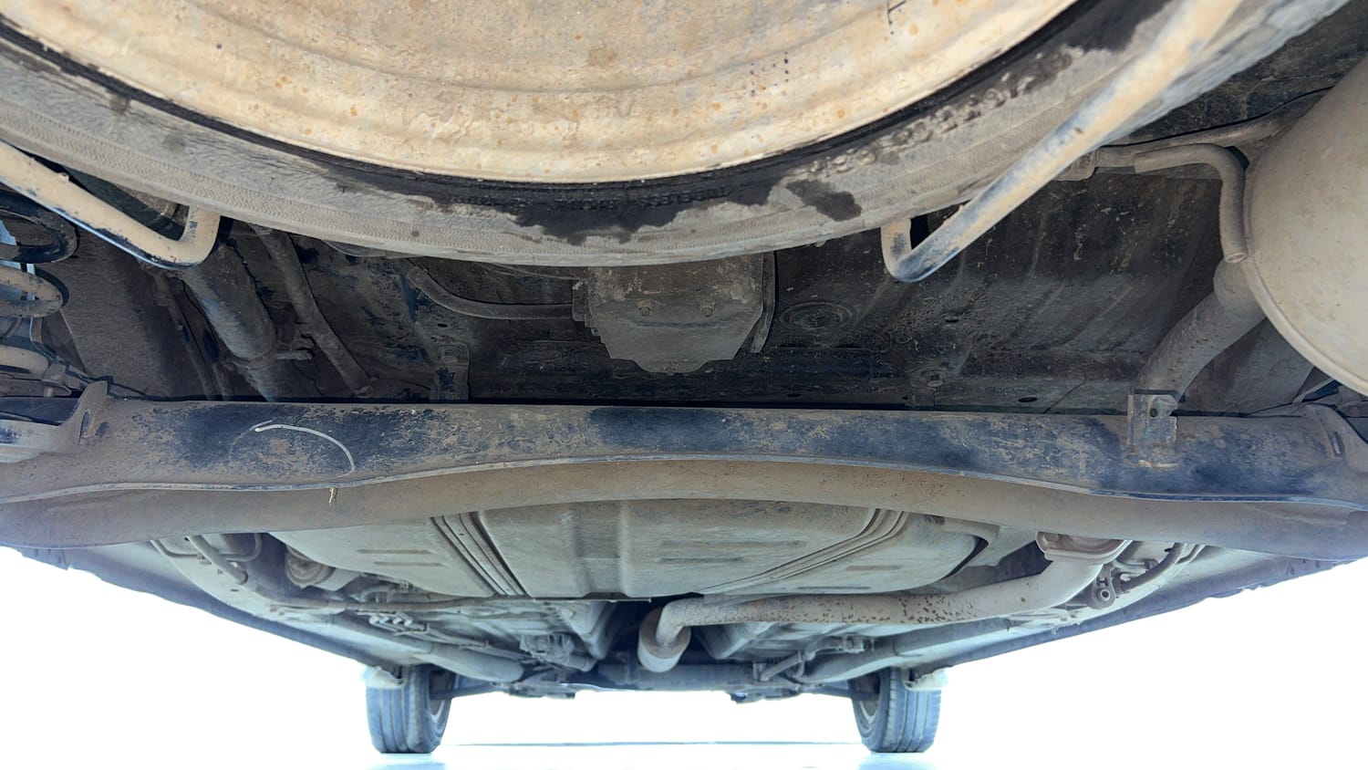 Used 2019 Maruti Suzuki New Ertiga ZXi AT Petrol Automatic extra REAR UNDERBODY VIEW (TAKEN FROM REAR)