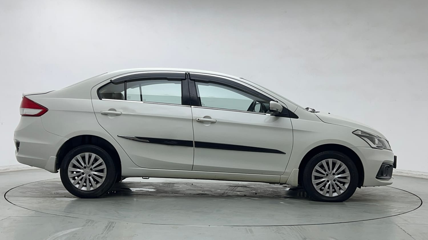 Used 2024 Maruti Suzuki Ciaz Sigma 1.5 Petrol Manual exterior RIGHT SIDE VIEW