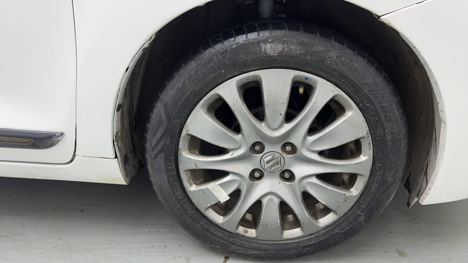 Used 2016 Maruti Suzuki Baleno Zeta 1.2 AT Petrol Automatic tyres RIGHT FRONT TYRE RIM VIEW