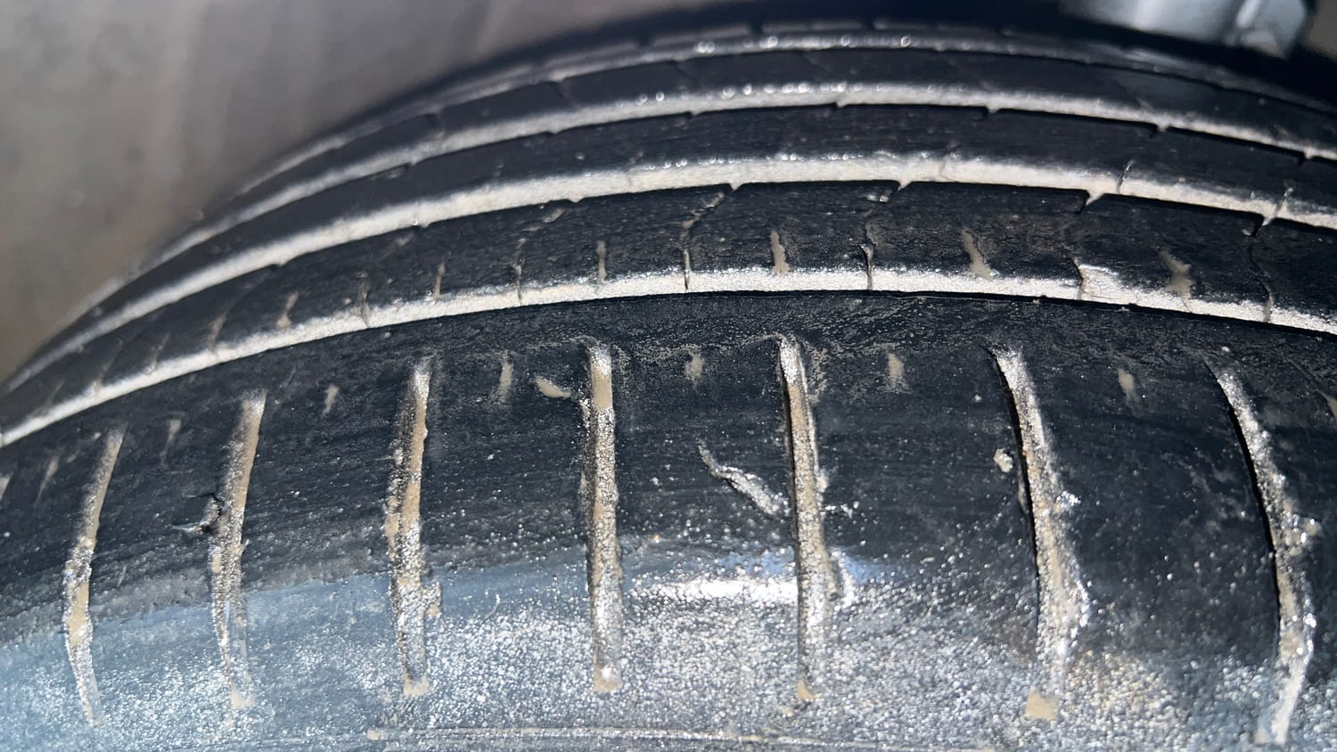 Used 2016 Maruti Suzuki Baleno Zeta 1.2 AT Petrol Automatic tyres RIGHT FRONT TYRE TREAD VIEW