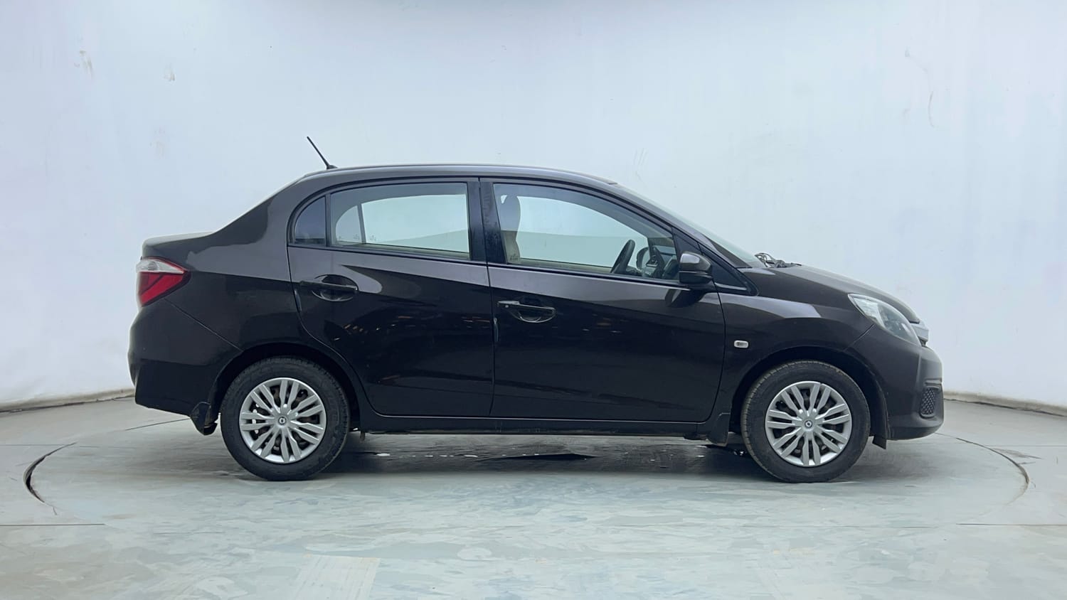 Used 2016 Honda Amaze 1.2 S i-VTEC Petrol Manual exterior RIGHT SIDE VIEW