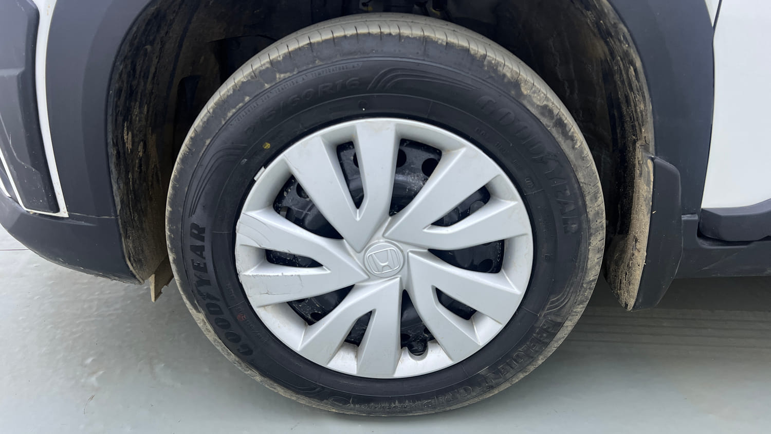 Used 2026 Honda Elevate V CVT Petrol Automatic tyres LEFT FRONT TYRE RIM VIEW