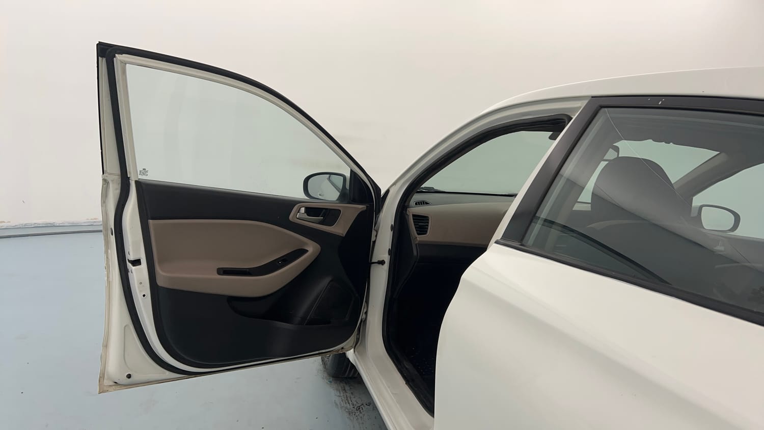 Used 2015 Hyundai Elite i20 Sportz 1.2 Petrol Manual interior LEFT FRONT DOOR OPEN VIEW