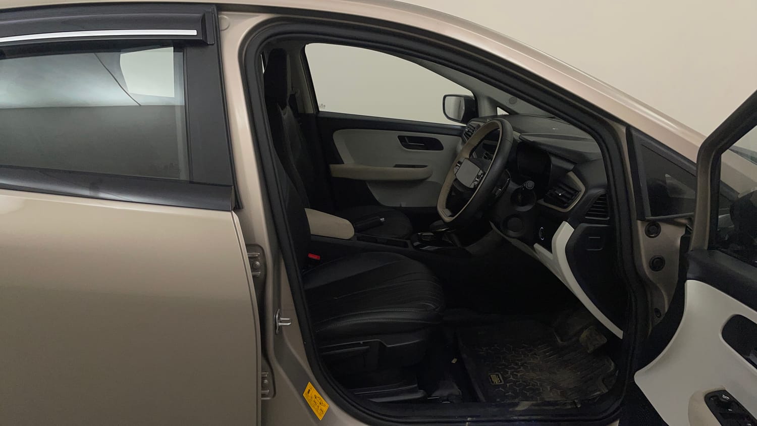 Used 2025 Tata Altroz Accomplished Plus S Petrol 6DCT Petrol Automatic interior RIGHT SIDE FRONT DOOR CABIN VIEW