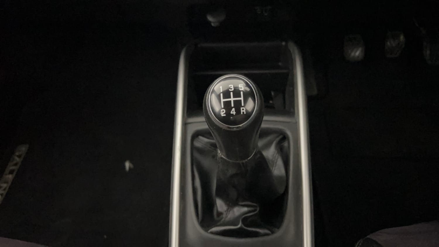 Used 2018 Maruti Suzuki Baleno Delta 1.2 Petrol Manual interior GEAR  KNOB VIEW