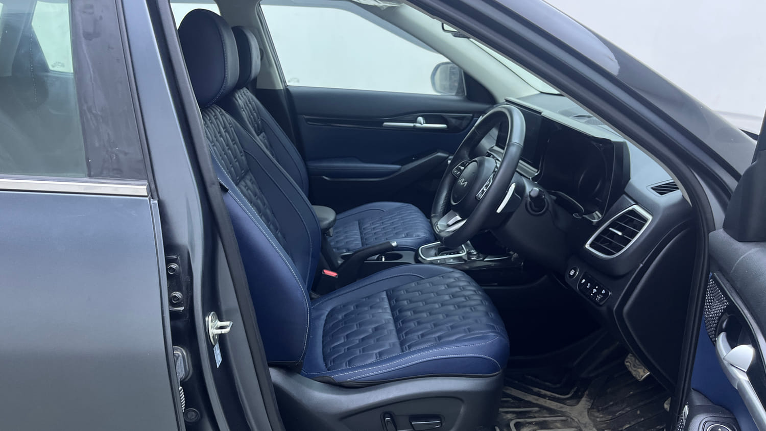 Used 2022 Kia Seltos X Line 1.4 DCT Petrol Automatic interior RIGHT SIDE FRONT DOOR CABIN VIEW