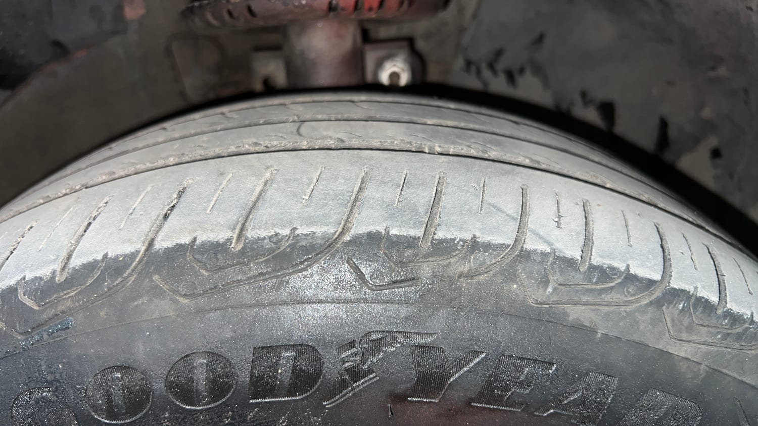 Used 2015 Volkswagen Polo Highline1.2L (P) Petrol Manual tyres RIGHT FRONT TYRE TREAD VIEW