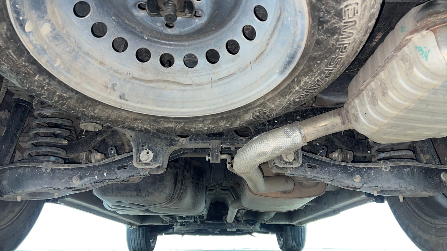 Used 2022 Mahindra XUV700 AX 5 Petrol AT 5 STR Petrol Automatic extra REAR UNDERBODY VIEW (TAKEN FROM REAR)
