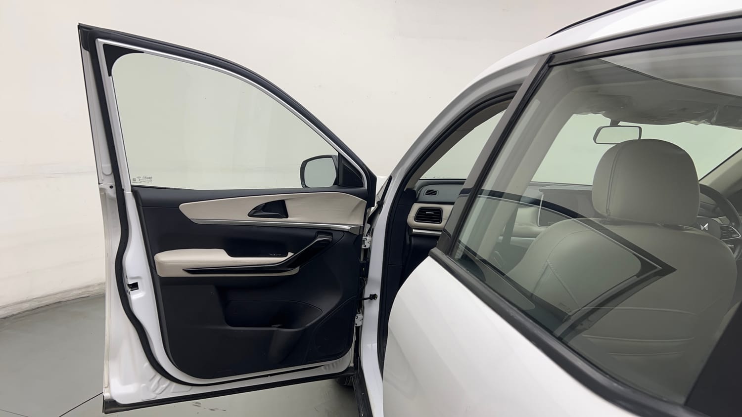 Used 2022 Mahindra XUV700 AX 5 Petrol AT 5 STR Petrol Automatic interior LEFT FRONT DOOR OPEN VIEW