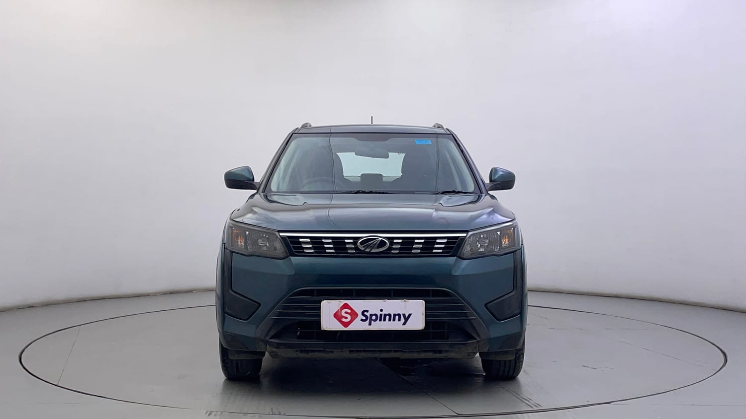 Used 2021 Mahindra XUV 300 W6 1.2 Petrol Petrol Manual exterior FRONT VIEW