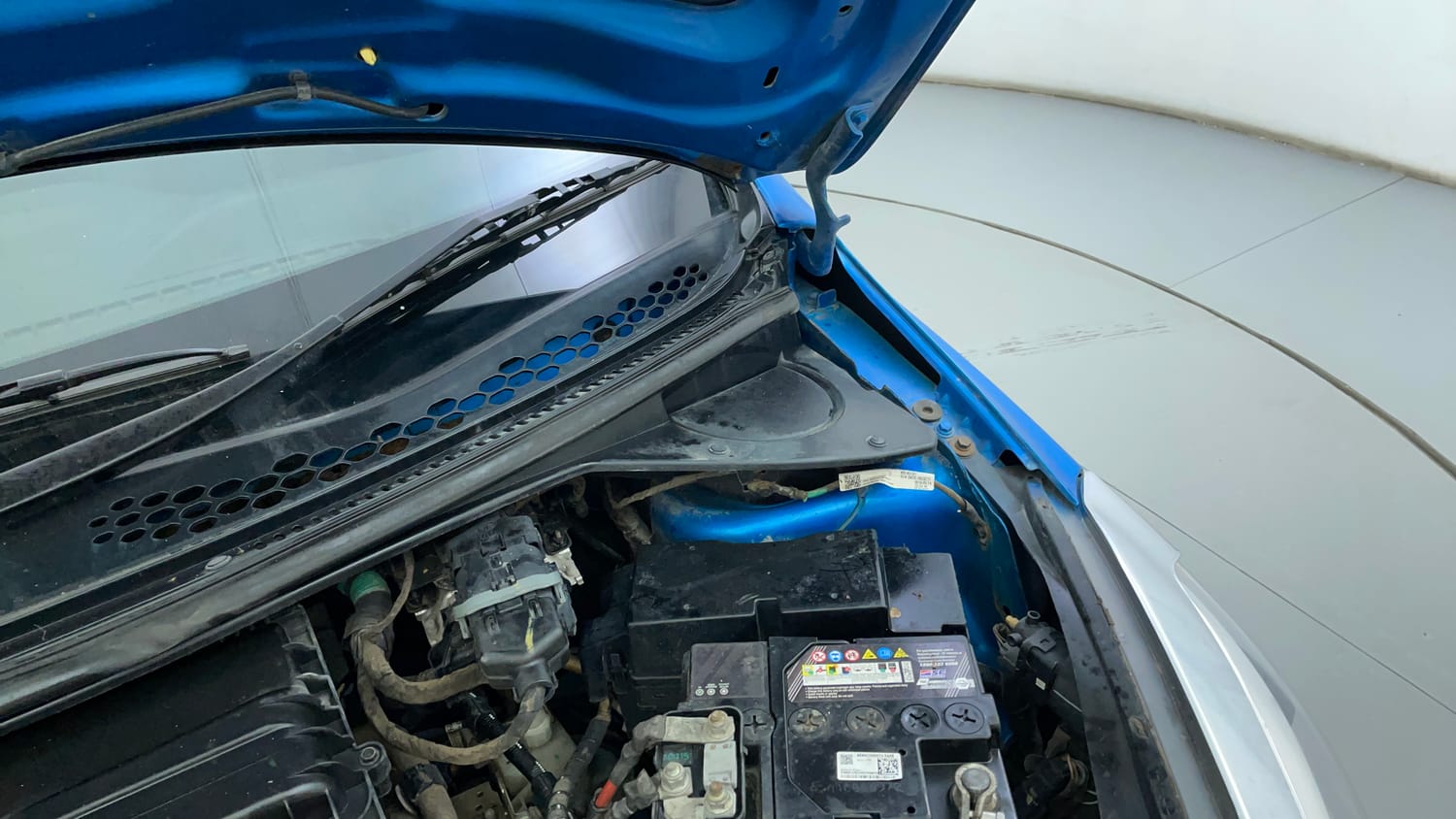 Used 2019 Tata Tiago Revotron XZA Plus Petrol Automatic engine ENGINE LEFT SIDE HINGE & APRON VIEW