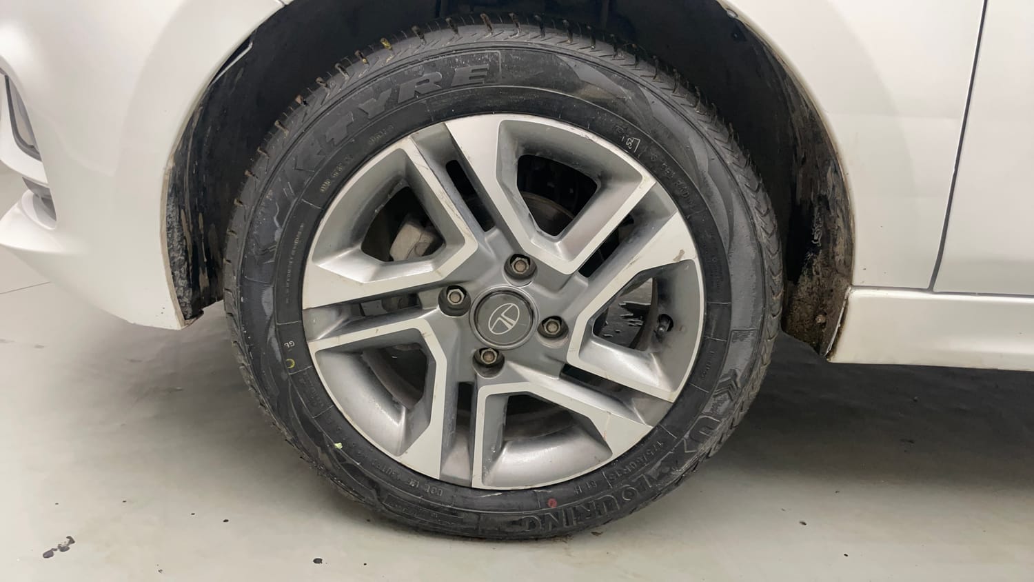 Used 2022 Tata Tigor XZA Plus Petrol Automatic tyres LEFT FRONT TYRE RIM VIEW