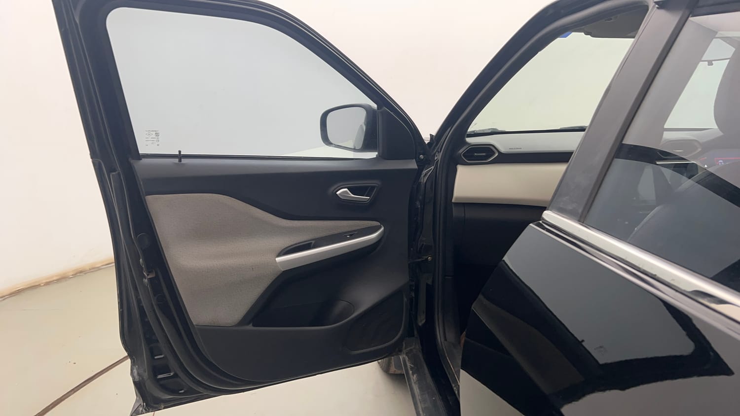 Used 2022 Nissan Magnite XV Petrol Manual interior LEFT FRONT DOOR OPEN VIEW