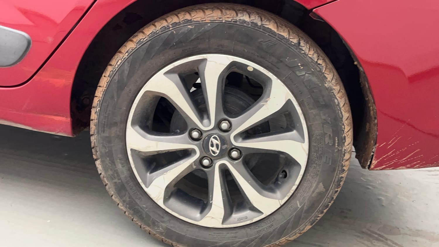 Used 2014 Hyundai Xcent SX 1.2 (O) Petrol Manual tyres LEFT REAR TYRE RIM VIEW
