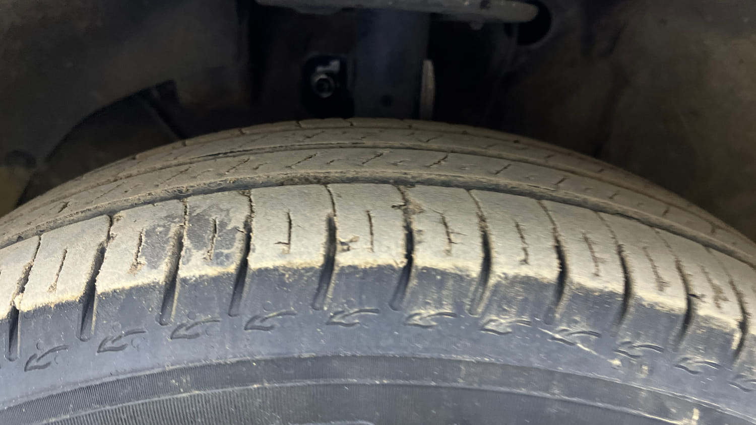 Used 2018 Maruti Suzuki Swift VXi AMT Petrol Automatic tyres LEFT FRONT TYRE TREAD VIEW