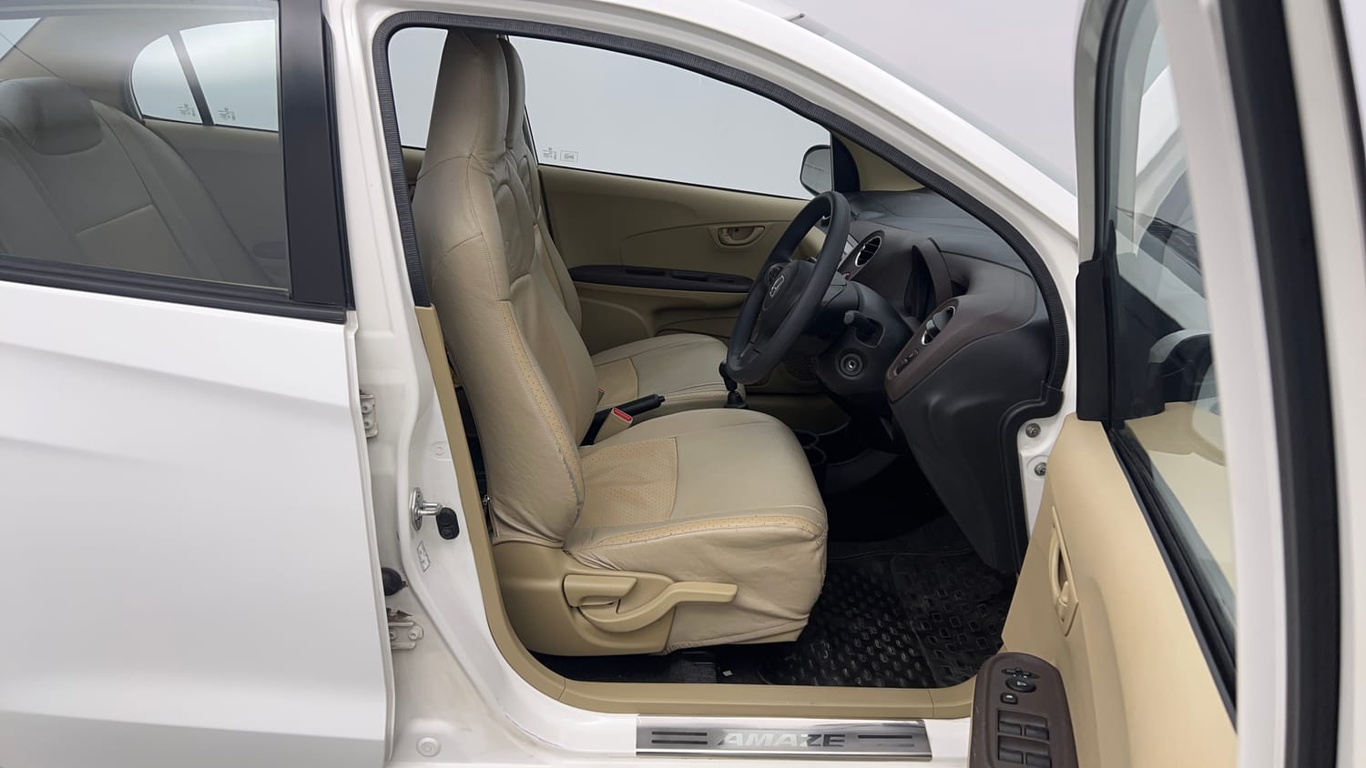 Used 2013 Honda Amaze 1.2 S i-VTEC Petrol Manual interior RIGHT SIDE FRONT DOOR CABIN VIEW