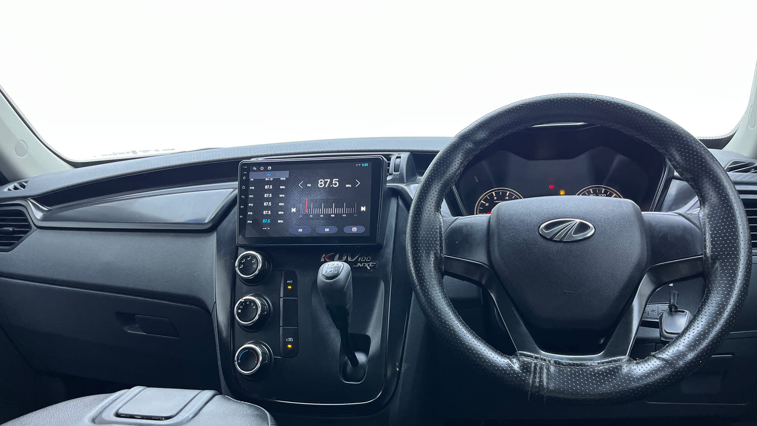 Used 2018 Mahindra KUV100 NXT K2 6 STR Petrol Manual interior DASHBOARD VIEW