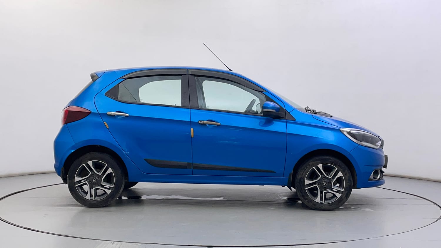 Used 2019 Tata Tiago Revotron XZA Plus Petrol Automatic exterior RIGHT SIDE VIEW