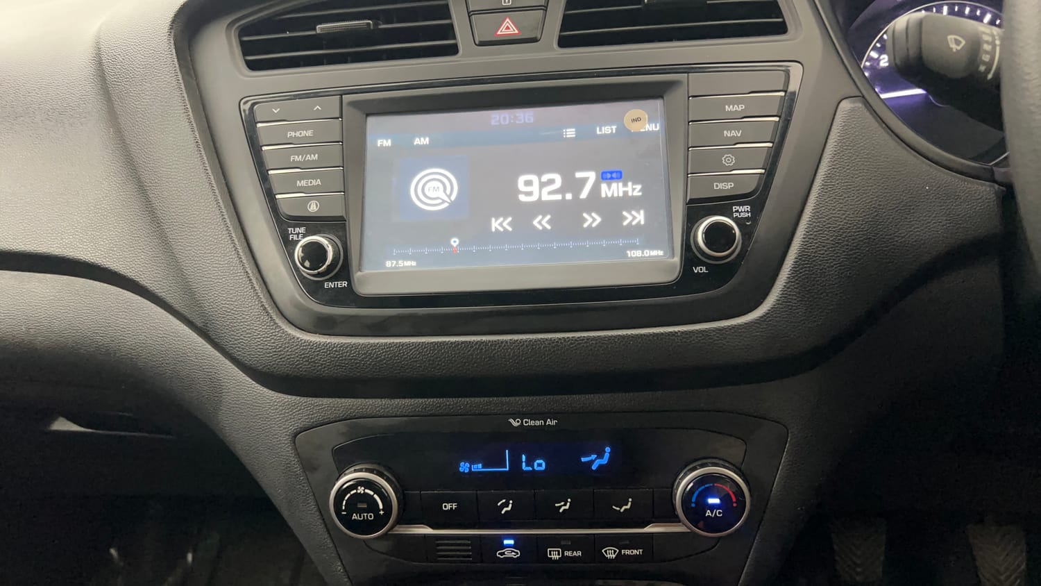 Used 2017 Hyundai Elite i20 Asta 1.2 Dual Tone Petrol Manual interior MUSIC SYSTEM & AC CONTROL VIEW