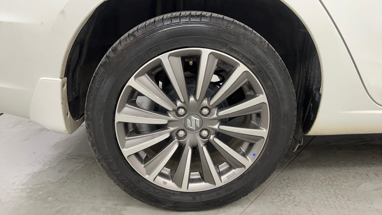 Used 2025 Maruti Suzuki Ciaz Alpha 1.5 AT Petrol Automatic tyres RIGHT REAR TYRE RIM VIEW