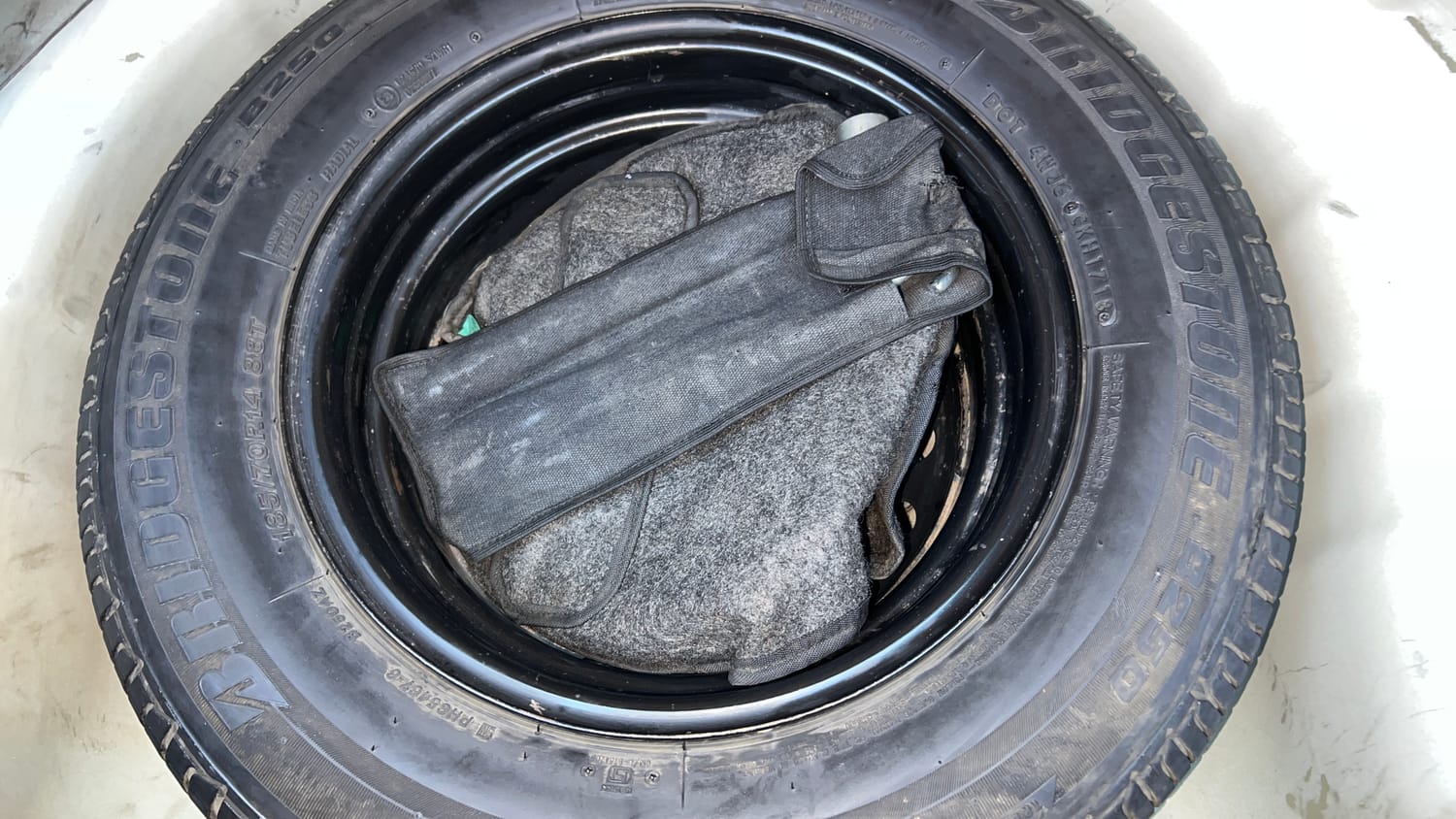 Used 2019 Hyundai Elite i20 Magna 1.4 AT Petrol Automatic tyres SPARE TYRE VIEW