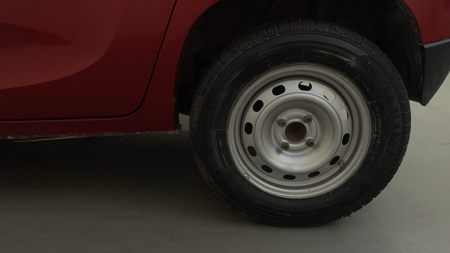 Used 2016 Mahindra KUV100 K2 Plus 6 STR Petrol Manual tyres LEFT REAR TYRE RIM VIEW