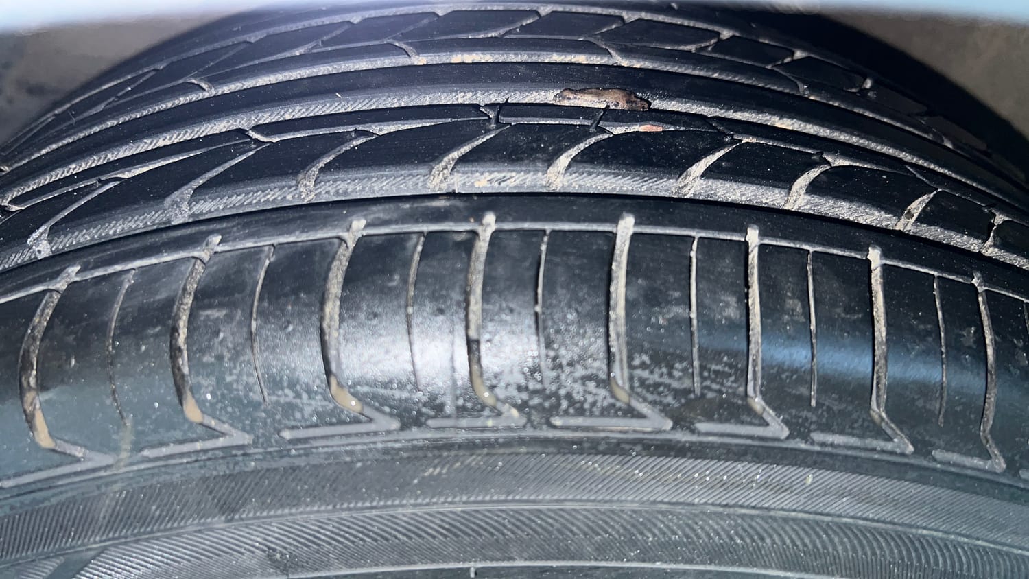 Used 2018 Maruti Suzuki Baleno Delta 1.2 Petrol Manual tyres LEFT FRONT TYRE TREAD VIEW