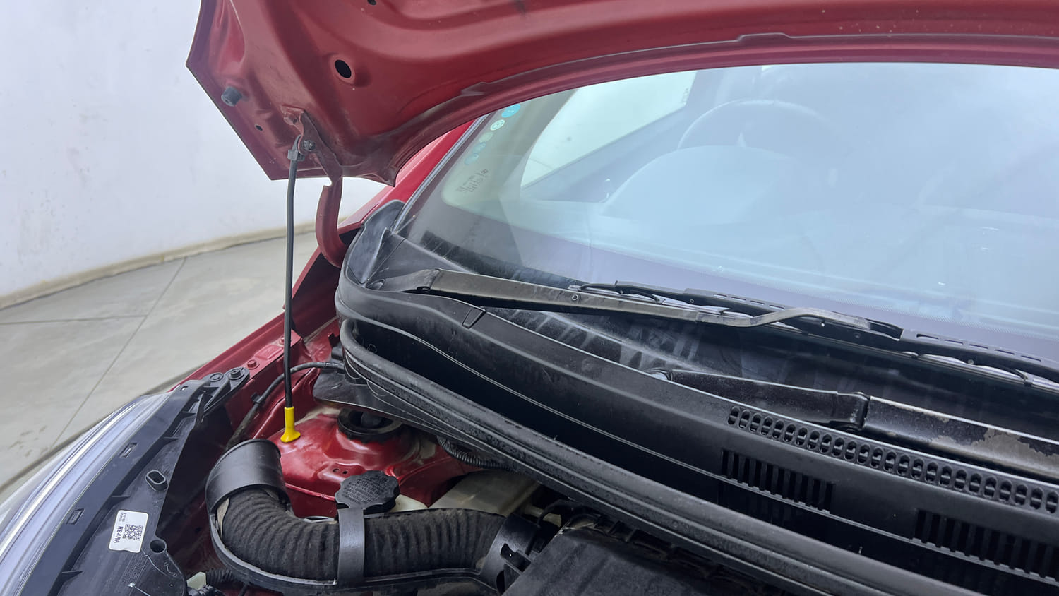 Used 2016 Hyundai Xcent SX 1.2 (O) Petrol Manual engine ENGINE RIGHT SIDE HINGE & APRON VIEW