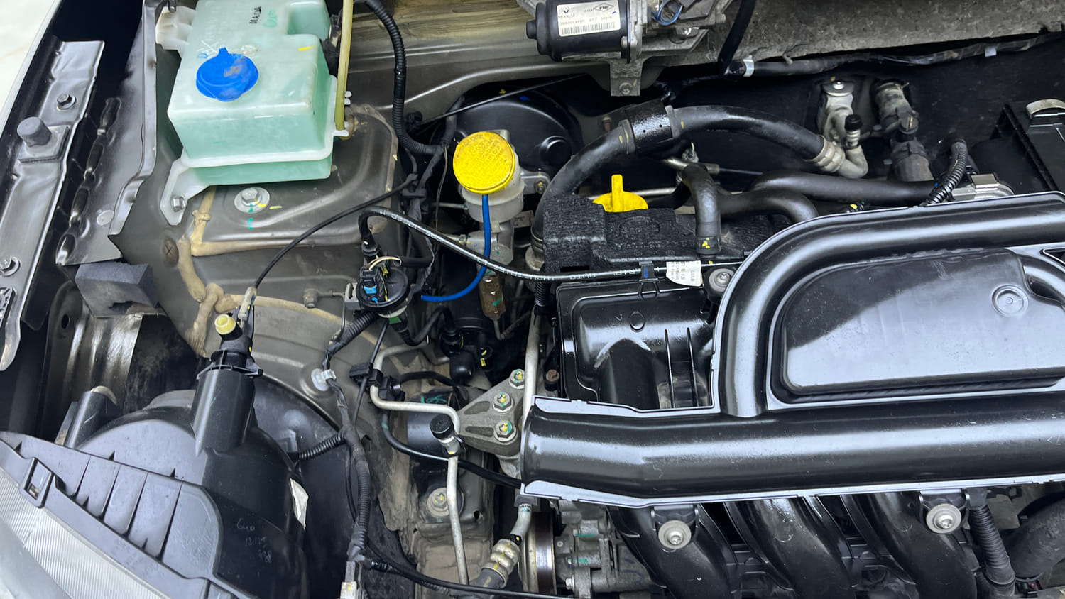 Used 2018 Renault Kwid RXT Opt Petrol Manual engine ENGINE RIGHT SIDE VIEW