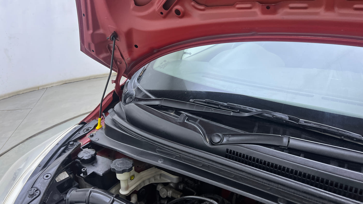 Used 2012 Hyundai i10 Era 1.1 iRDE2 Petrol Manual engine ENGINE RIGHT SIDE HINGE & APRON VIEW
