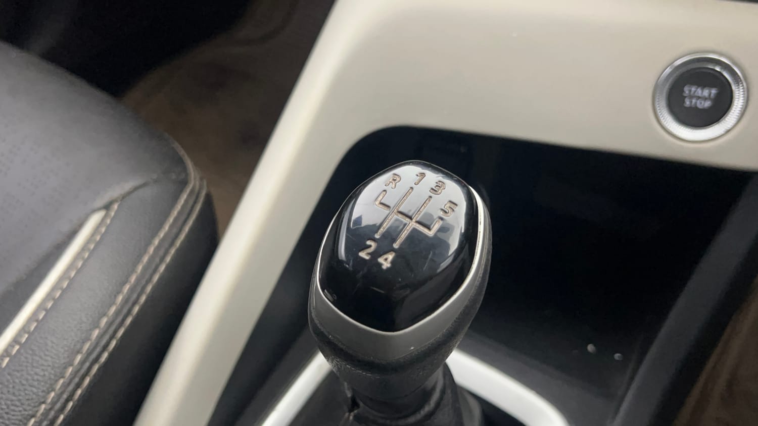 Used 2022 Nissan Magnite XV Petrol Manual interior GEAR  KNOB VIEW