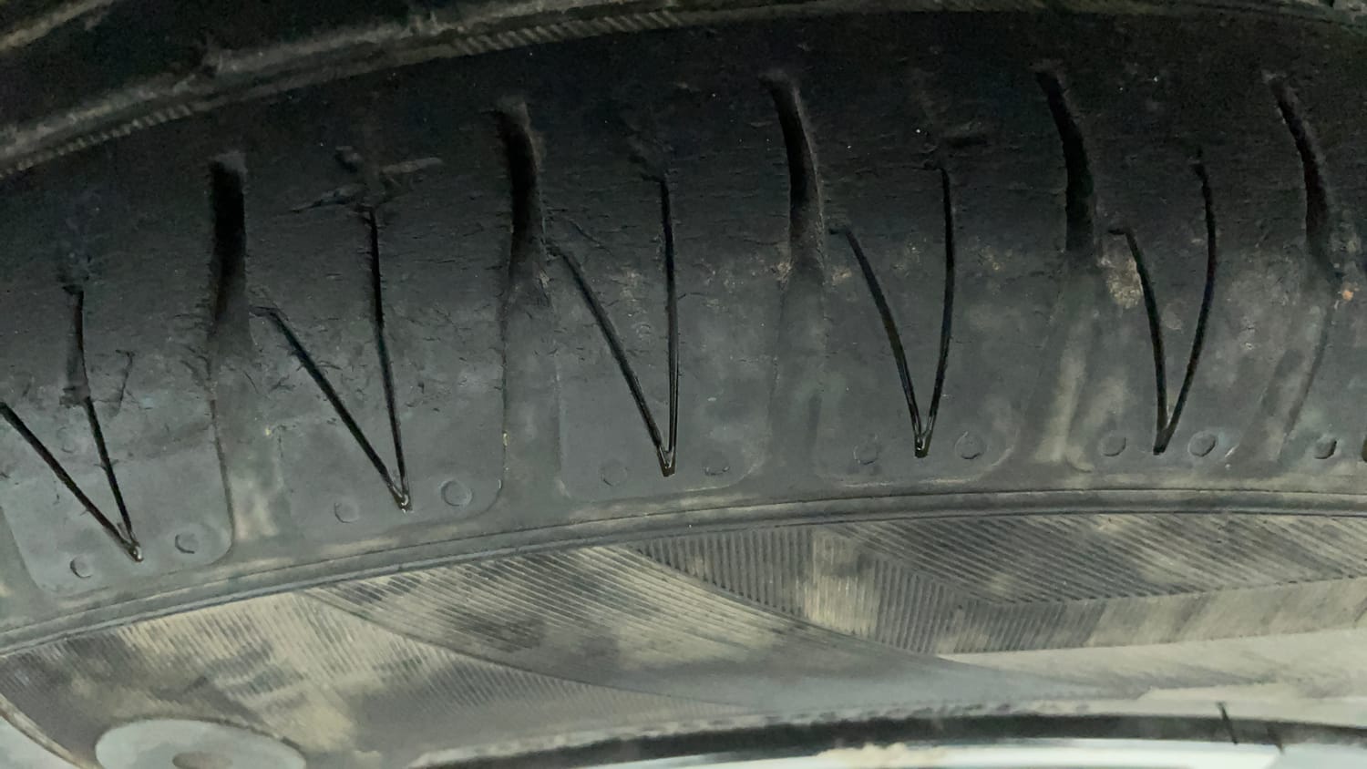 Used 2019 Tata Tiago Revotron XZA Plus Petrol Automatic tyres LEFT FRONT TYRE TREAD VIEW