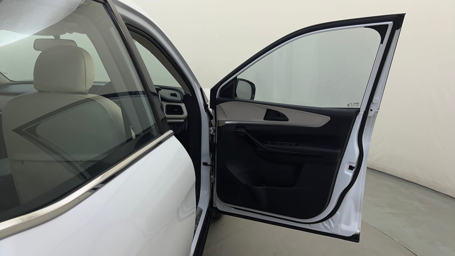 Used 2023 Mahindra XUV700 AX 5 Diesel AT 7 STR Diesel Automatic interior RIGHT FRONT DOOR OPEN VIEW