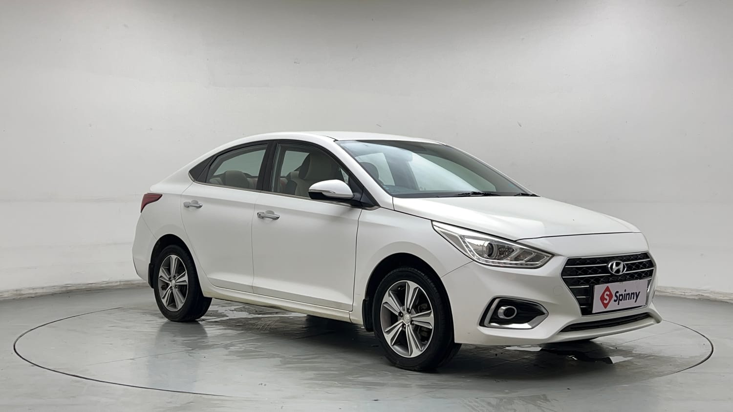 Used 2019 Hyundai Verna SX 1.6 VTVT Petrol Manual exterior RIGHT FRONT CORNER VIEW