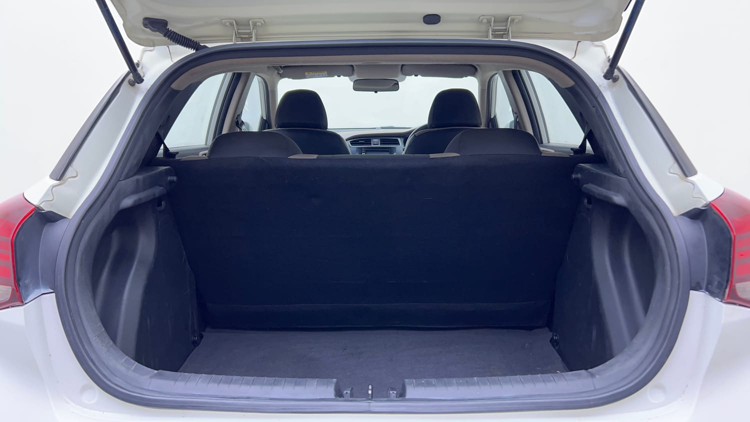 Used 2019 Hyundai Elite i20 Magna 1.4 AT Petrol Automatic interior DICKY INSIDE VIEW