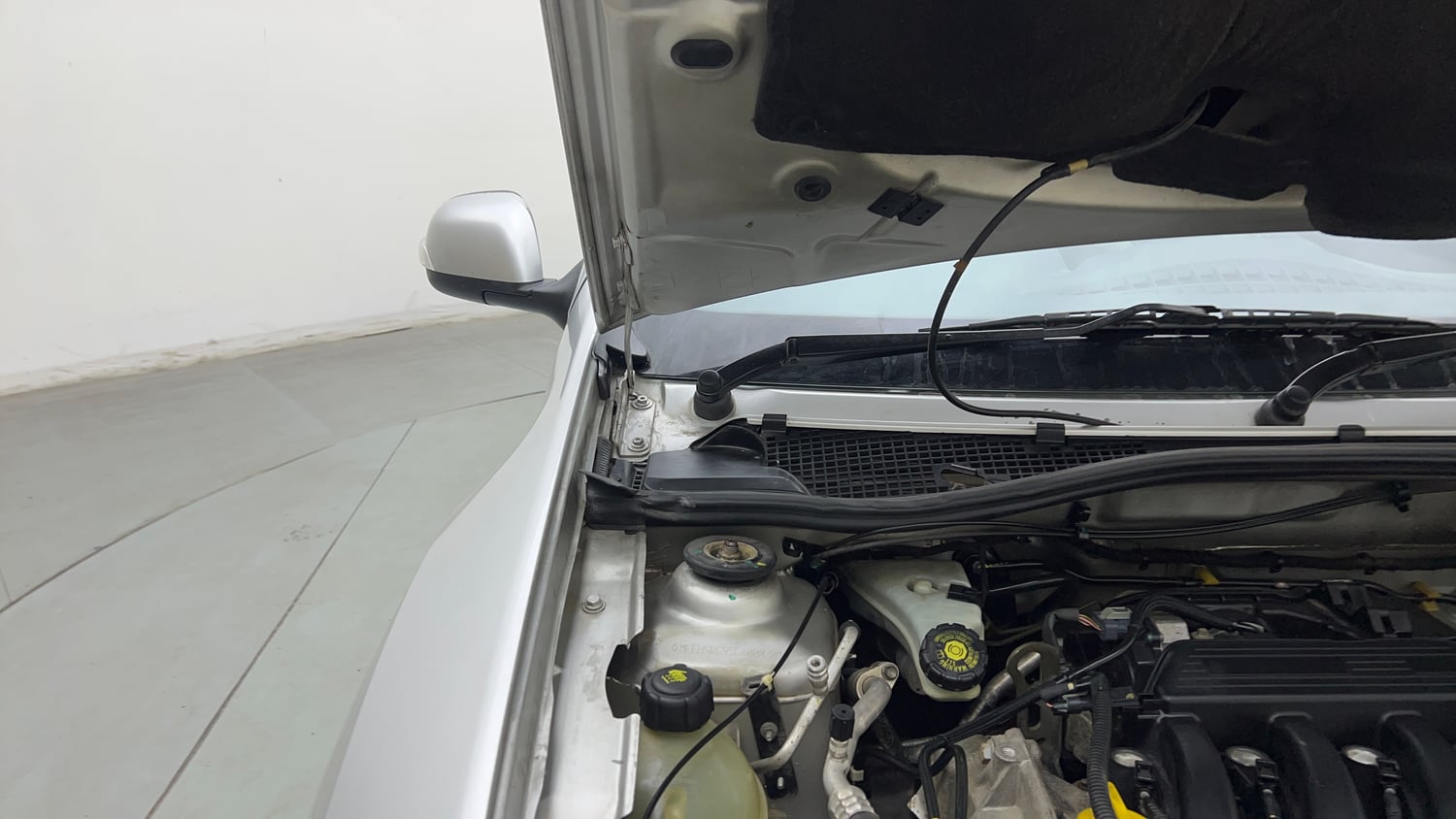 Used 2016 Renault Duster RXL Petrol Petrol Manual engine ENGINE RIGHT SIDE HINGE & APRON VIEW