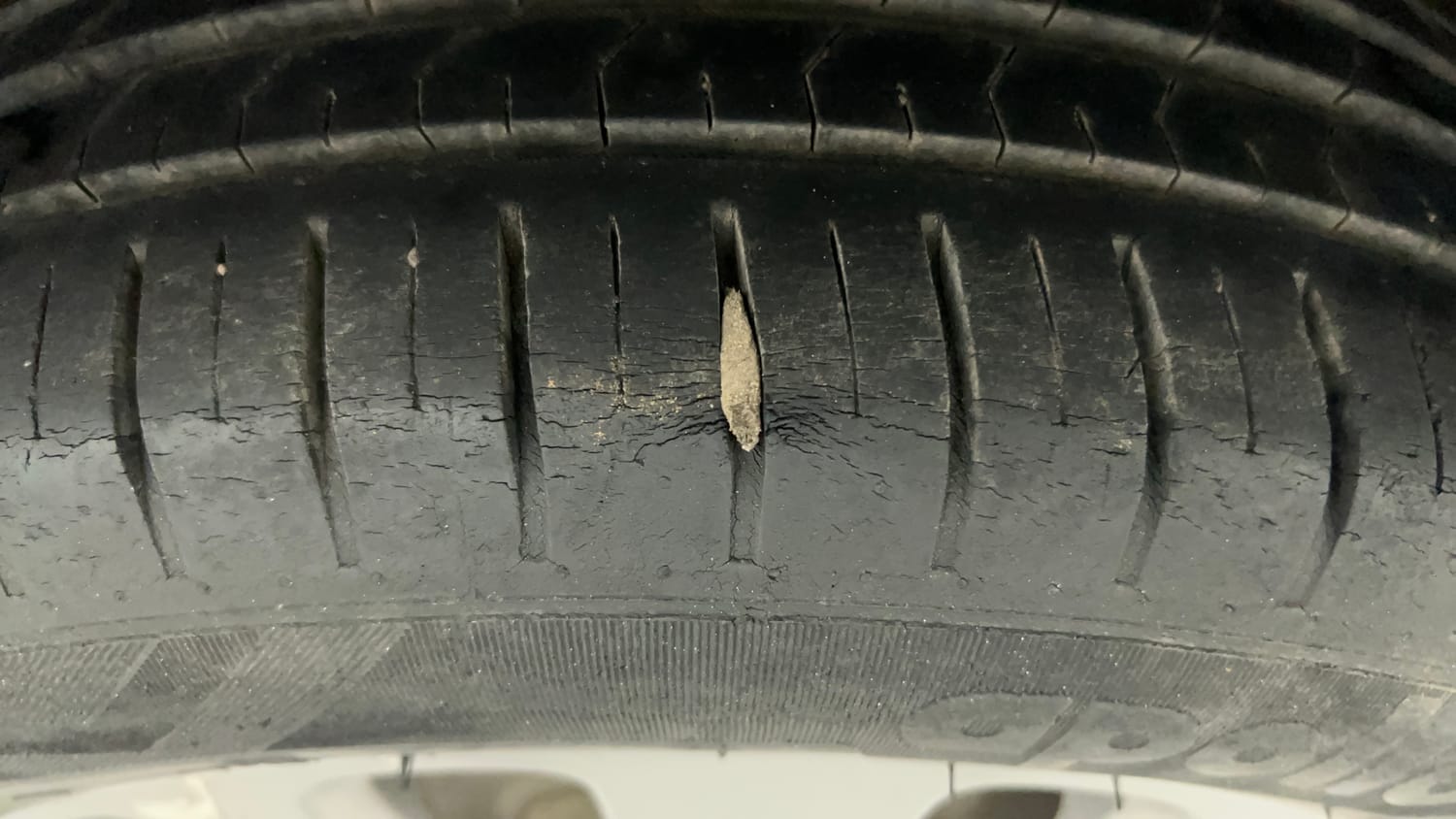 Used 2017 Maruti Suzuki Baleno Alpha 1.2 AT Petrol Automatic tyres LEFT REAR TYRE TREAD VIEW