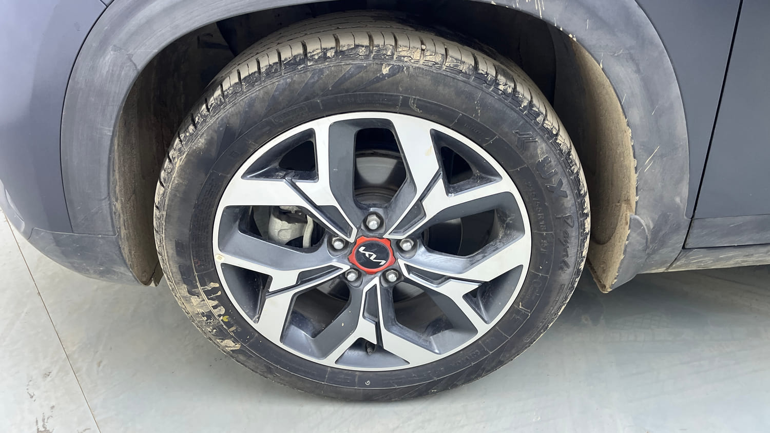 Used 2022 Kia Seltos X Line 1.4 DCT Petrol Automatic tyres LEFT FRONT TYRE RIM VIEW