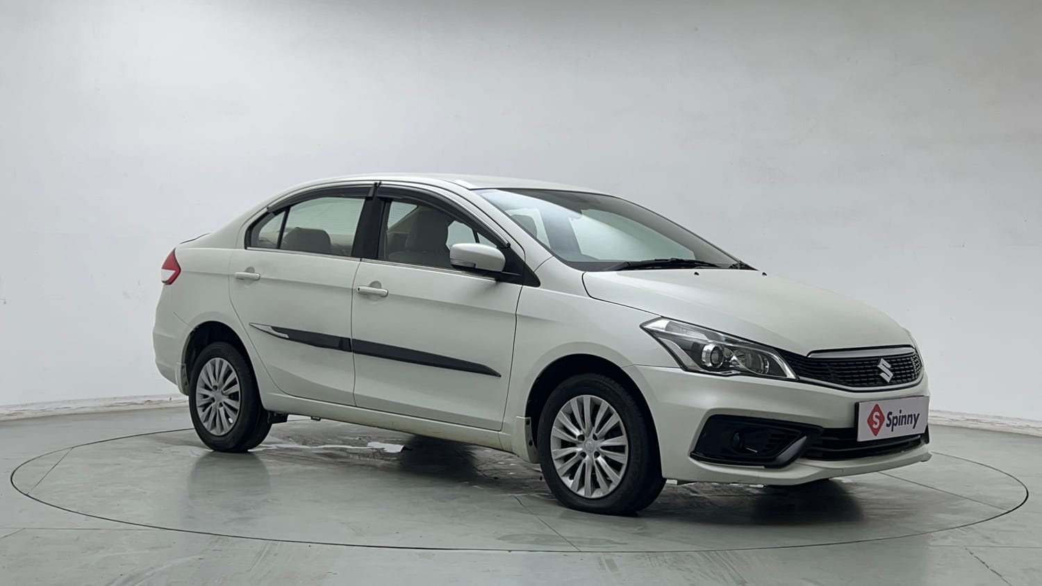 Used 2024 Maruti Suzuki Ciaz Sigma 1.5 Petrol Manual exterior RIGHT FRONT CORNER VIEW