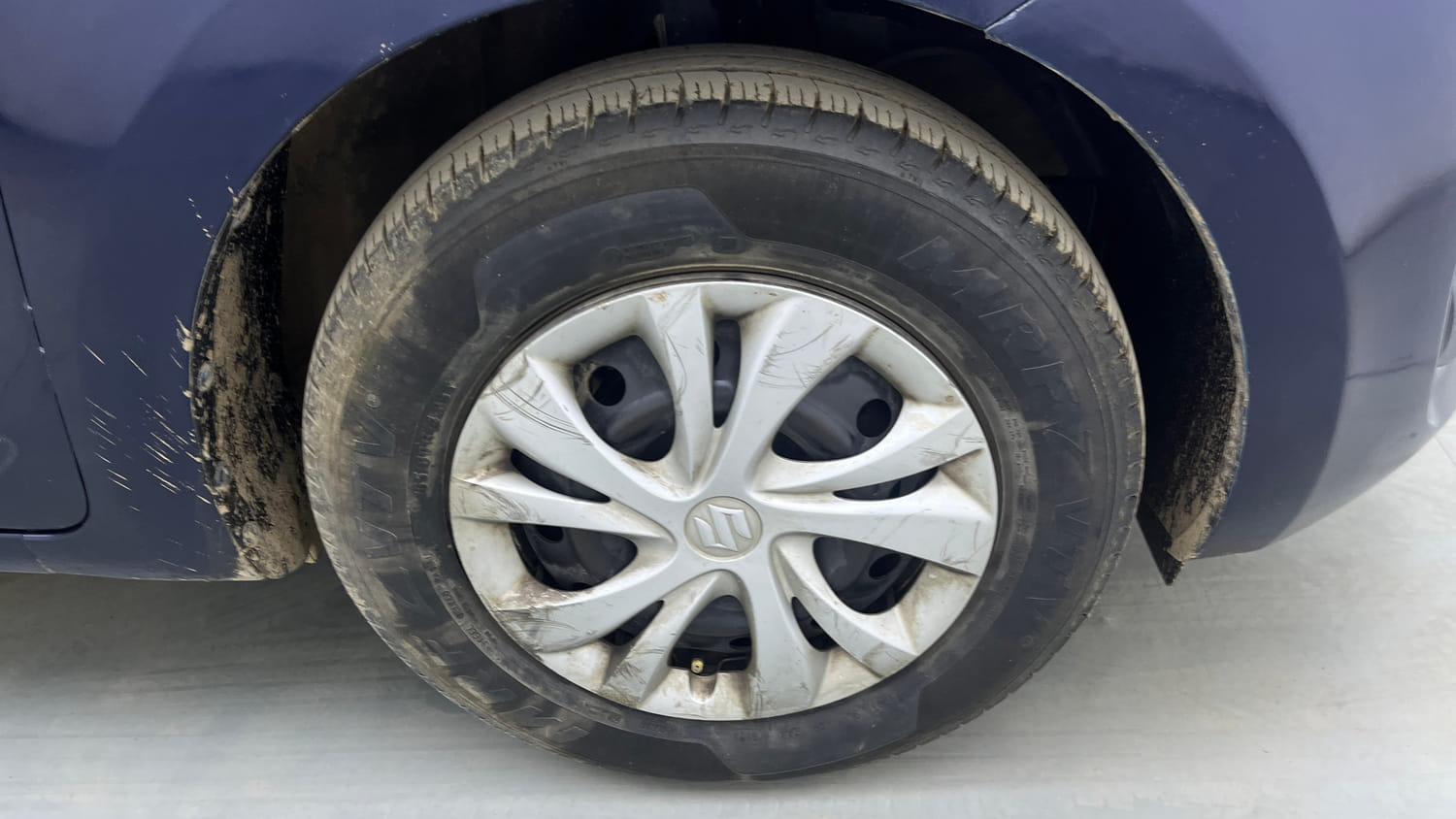 Used 2018 Maruti Suzuki Swift VXi AMT Petrol Automatic tyres RIGHT FRONT TYRE RIM VIEW
