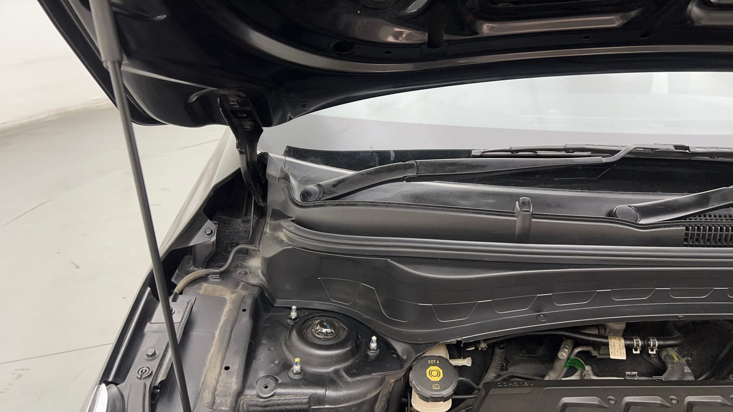 Used 2023 kia Seltos HTX 1.5 Petrol IVT Petrol Automatic engine ENGINE RIGHT SIDE HINGE & APRON VIEW