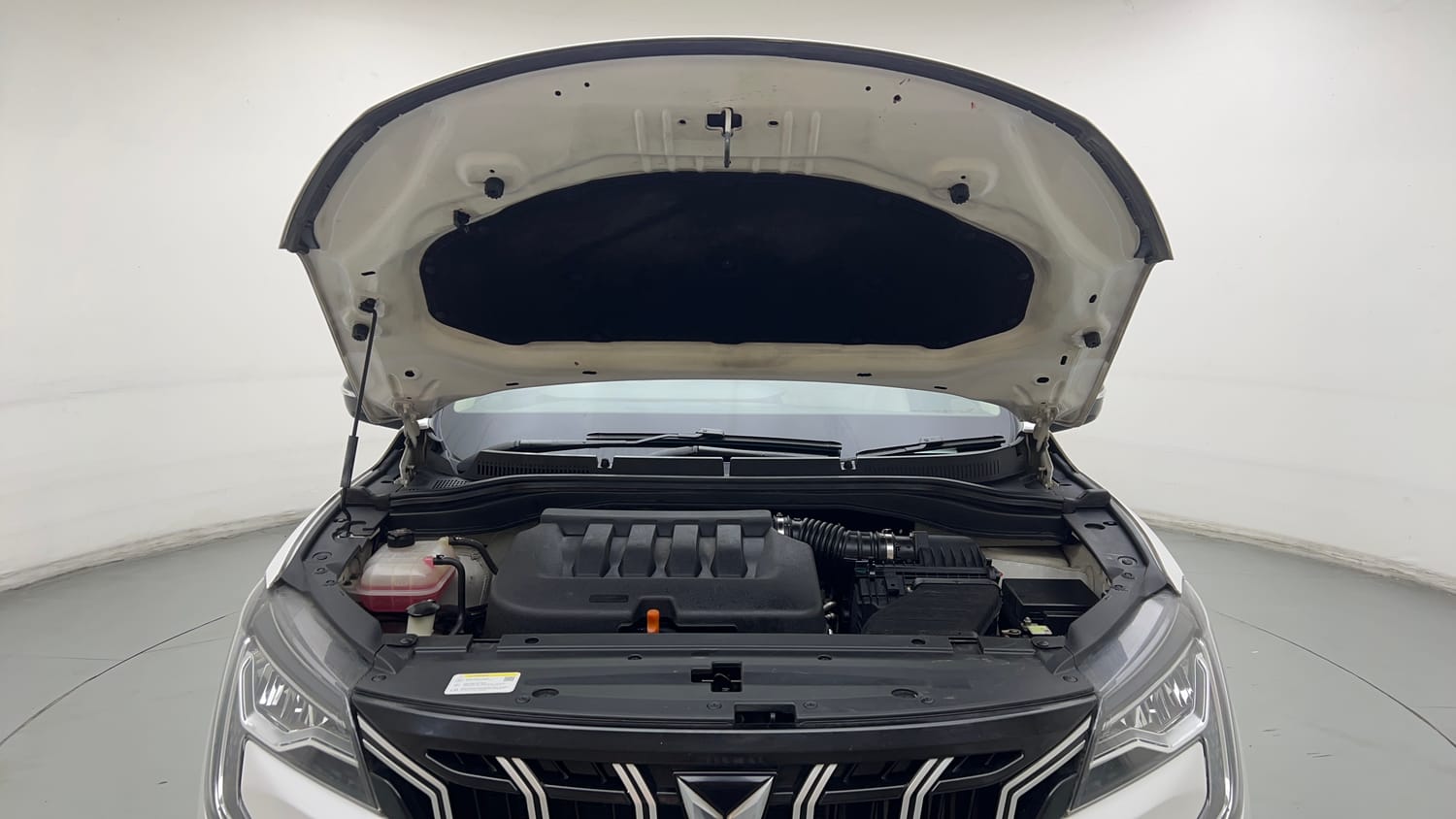 Used 2022 Mahindra XUV700 AX 5 Petrol AT 5 STR Petrol Automatic engine ENGINE & BONNET OPEN FRONT VIEW
