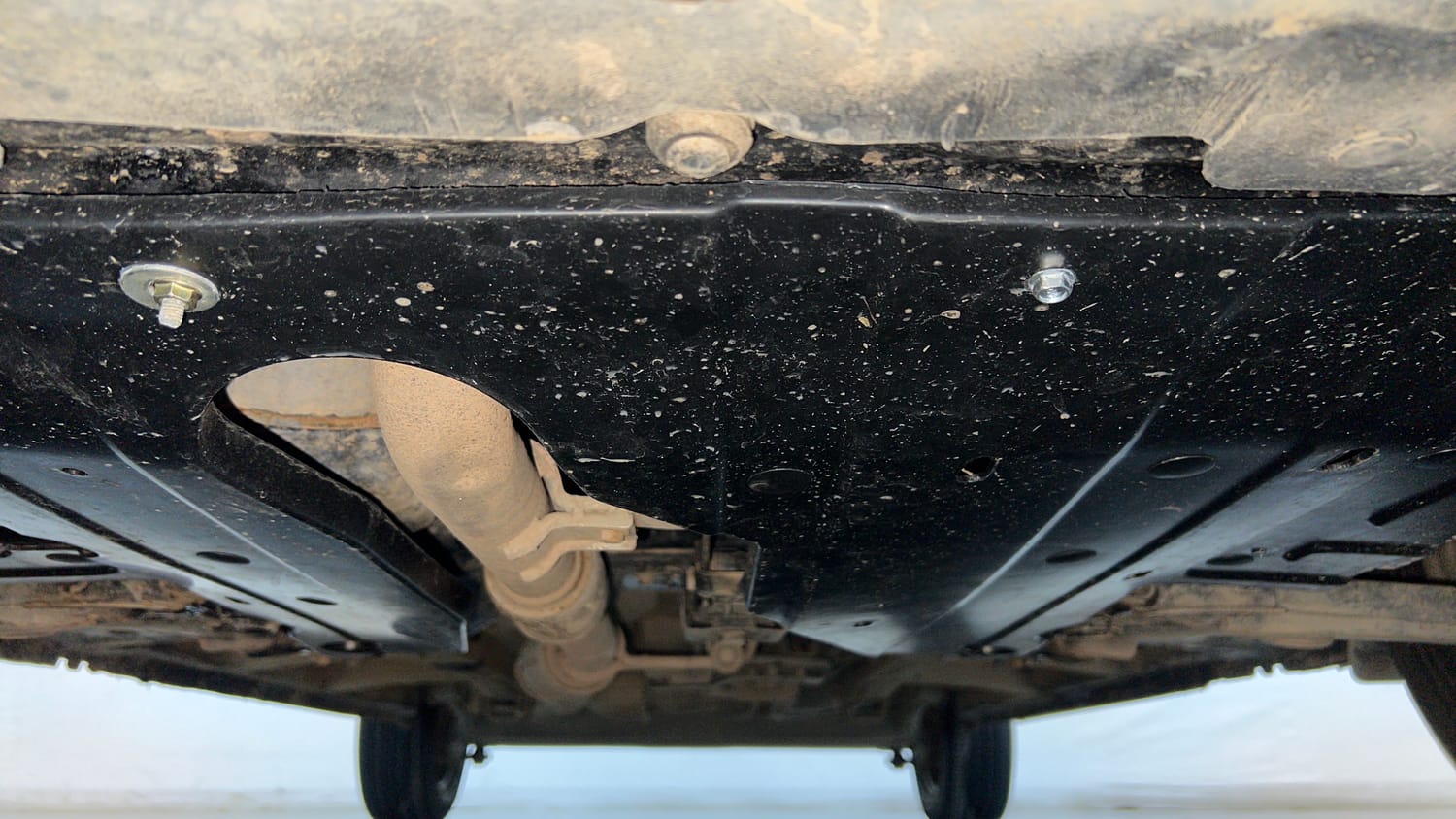 Used 2016 Mahindra KUV100 K6+ 6 STR Petrol Manual extra FRONT LEFT UNDERBODY VIEW