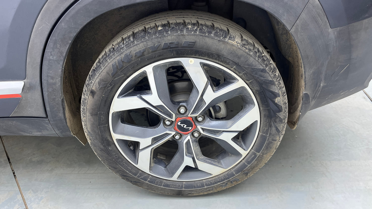 Used 2022 Kia Seltos X Line 1.4 DCT Petrol Automatic tyres LEFT REAR TYRE RIM VIEW