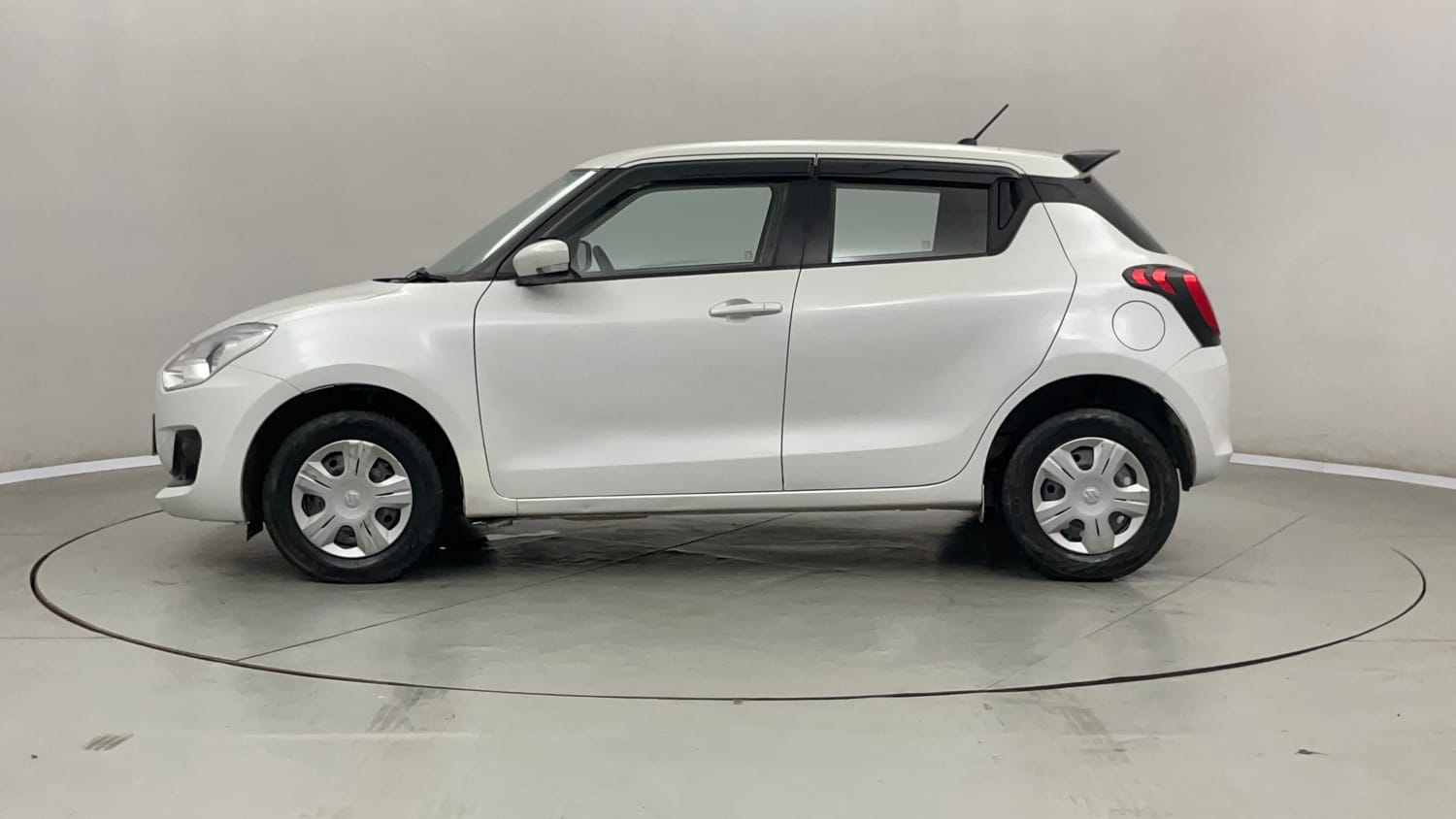Used 2023 Maruti Suzuki Swift VXi Petrol Manual exterior LEFT SIDE VIEW