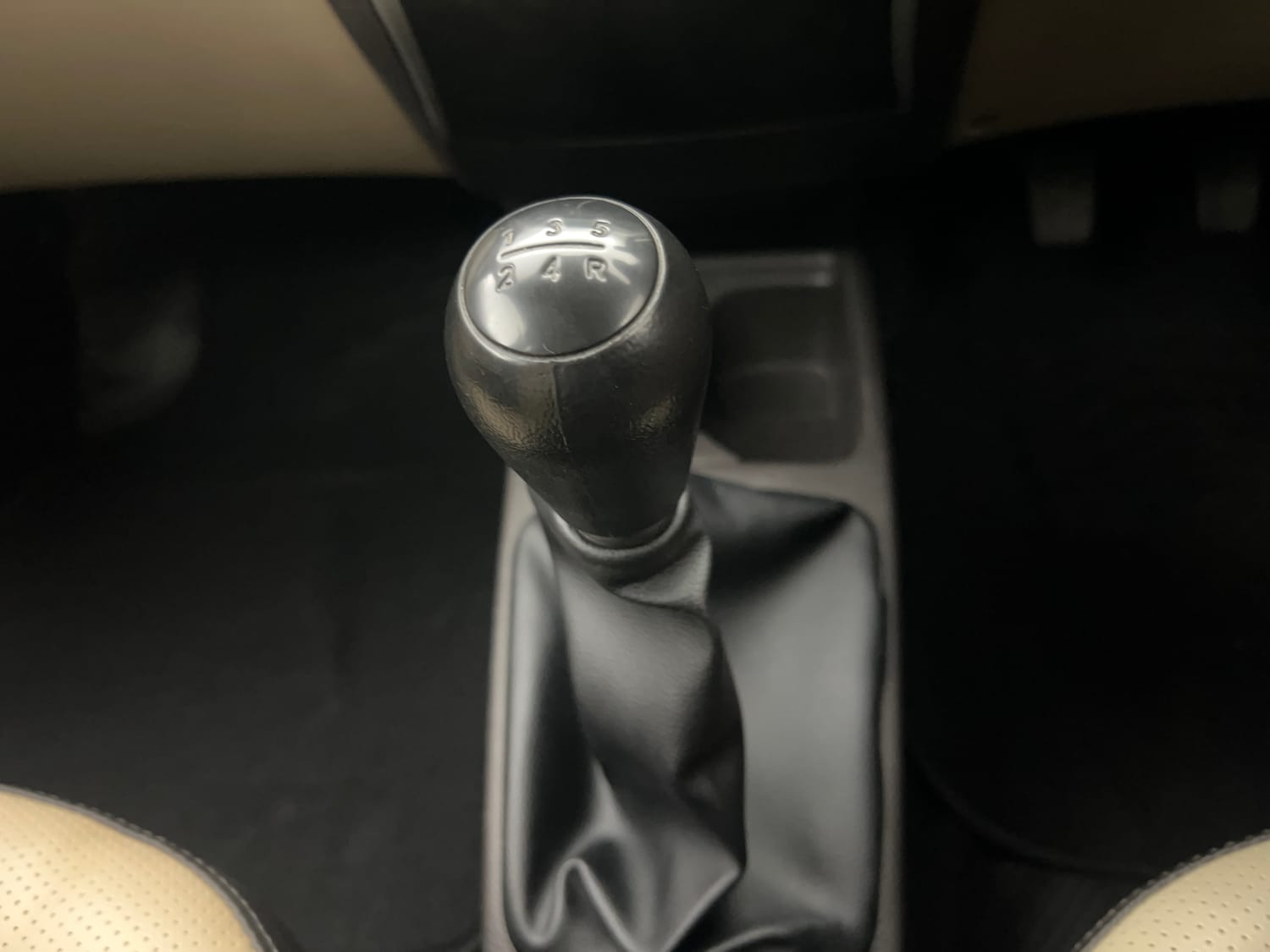 Used 2016 Hyundai Eon Era + AirBag Petrol Manual interior GEAR  KNOB VIEW